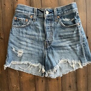 Levi’s Ribcage shorts medium wash